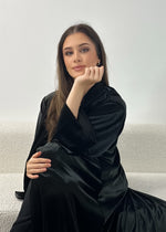 Load image into Gallery viewer, Velvet Abaya
